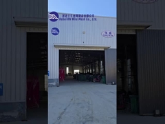 A perspectiva em primeira pessoa leva-o a ver a montagem da Barreira Defensiva.