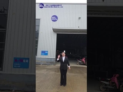 A perspectiva em primeira pessoa leva-o a uma visita à fábrica de barreiras defensivas.