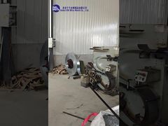 A fábrica demonstra o processo de produção de arame farpado.