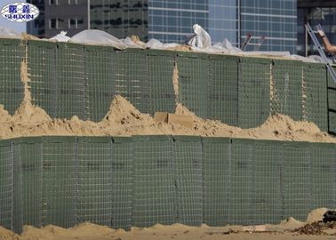 A areia da terra encheu a caixa enchida areia de Gabion das barreiras para a barreira da inundação