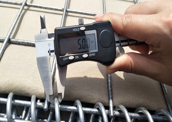 Militar 4-6mm Tamanho personalizado Galvanizado Barreira Defensiva Galfan Tecido Geotextil Para Contra Inundação