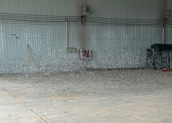 Barreiras não explosivas Rede de enrolamento Barreira de tanque Barreira de malha Garlanda Cercas tecidas