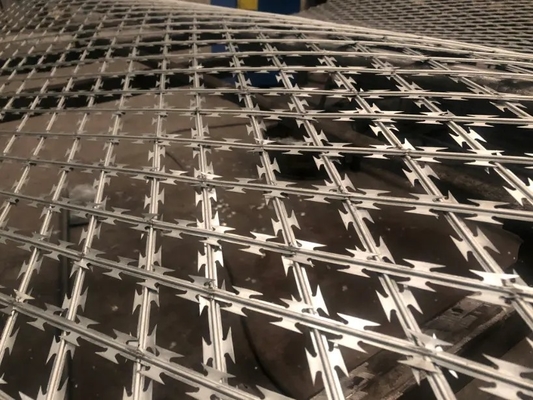 Arame farpado galvanizado a quente para isolamento protetor