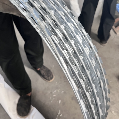 BTO-22 Razor Wire For Explosion Proof Mesh Gabion Containers Anti Impact Hot Dipped Galvanizado Barreiras Defensivas