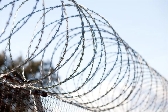 Arame farpado galvanizado a quente para isolamento protetor