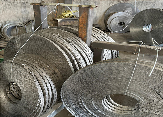 Cercas de segurança de arame farpado galvanizadas e anticorrosivas Concertina