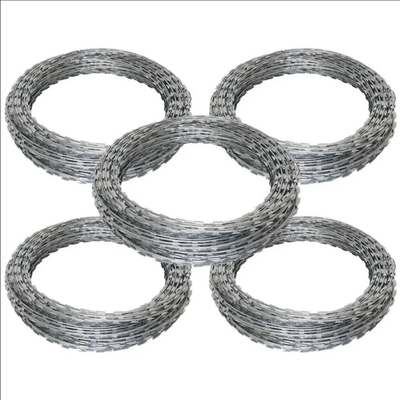 Venda a retalho BTO-10 Razor Barbed Wire High Tensile Rolls For Secure Enclosures Painel de vedação de arame farpado