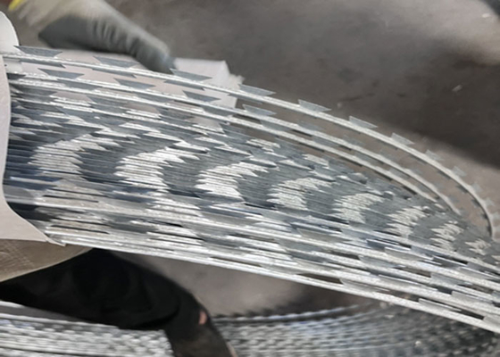 Linha reta espiral e tipo cruzado de arame farpado disponível BTO-12