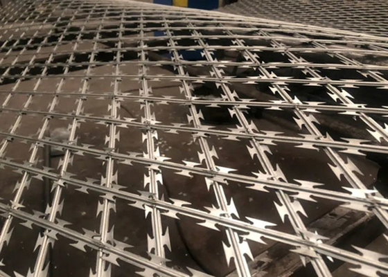 Novo tipo de rede de proteção de bobina de diâmetro de arame farpado para instalações de segurança