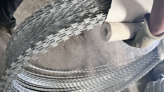 CBT Razor Barbed Wire para Fortificação Anti-Rust Razor Blade Barbed Wire Double Strand In Rolls