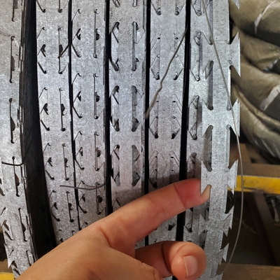 Rolo de vedação de arame farpado BTO-22 Arame farpado galvanizado Especificação e tipos