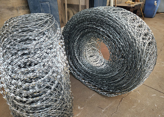Rolo de arame farpado galvanizado de segurança