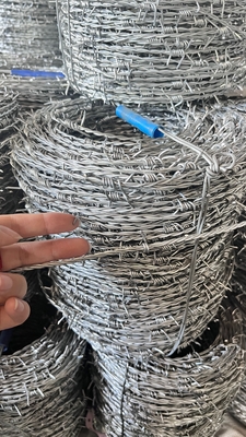 Telhas de barro vedação de segurança vedação de segurança lâmina de fio de barro fio de barro fios de barro galvanizados fio de barro cerca de quinta fio de barro rolos de fio de barro para gado