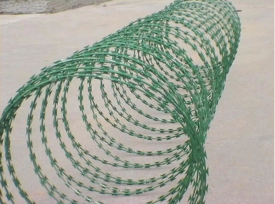 vedação metálica com arame farpado linha de transmissão de arame farpado único arame farpado arame farpado anti-escalada preço de arame farpado de alta resistência