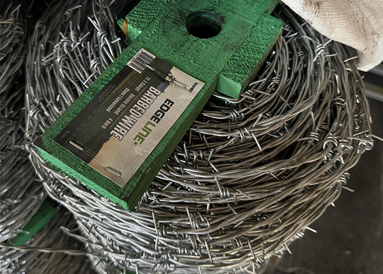 Padrão BWG16 vedação de arame farpado de fios duplos com alça
