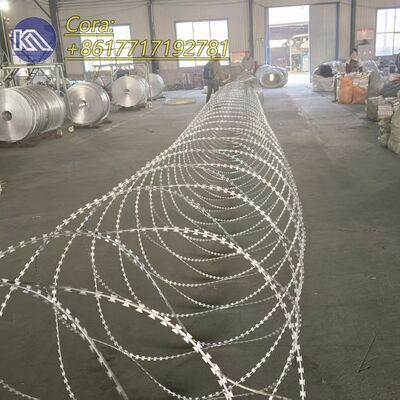 Arame farpado concertina de fábrica da China usado para cerca de proteção de fronteira do país