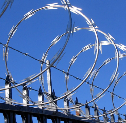 Hearvy Galvanizado Concertina Razor Wire Cross Tipo de Segurança Barbed Wire Fence Topper