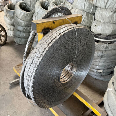 Arame farpado galvanizado de fita de barbante resistente à água helicoidal para locais seguros, cerca de fazenda proteção de jardim exterior