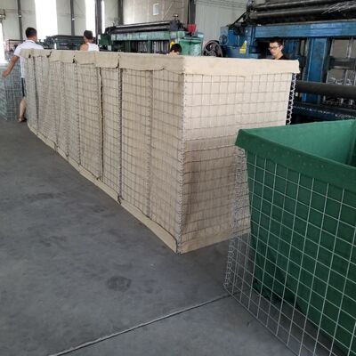 Barreira de defesa resistente à corrosão construída a partir de materiais que prolongam a vida útil em áreas costeiras e industriais