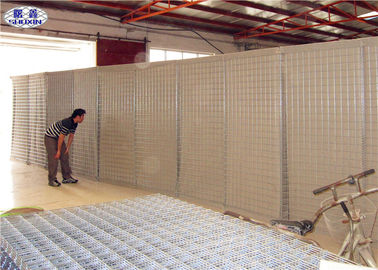 A inundação do rio protege o tipo gaiolas soldadas Mil1 de Hesco das barreiras para a areia/terra/cimento