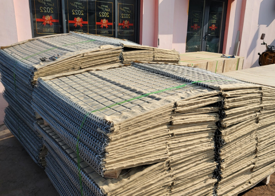 O geotêxtil não tecido 4mm defensivo resistente do polipropileno da barreira alinhou